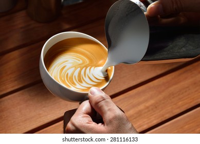 Making Of Cafe Latte Art, Bird Shape