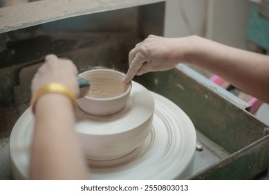 Making ceramic glasses.Making a round cup and polishing it into a round shape.