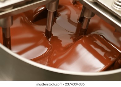 Making chocolate, conching chocolate mixture