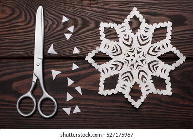 Making Christmas Paper Snowflakes