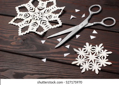 Making Christmas Paper Snowflakes