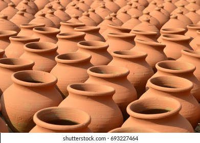 Making Clay Pot For Storing Drinking Water And Objects 