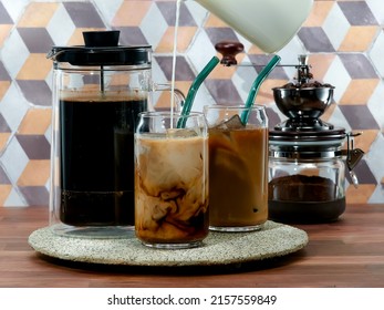 Making Cold Brew Coffee With Milk In A French Press At Home