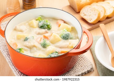 Making Cream Stew With Chicken And Vegetables.