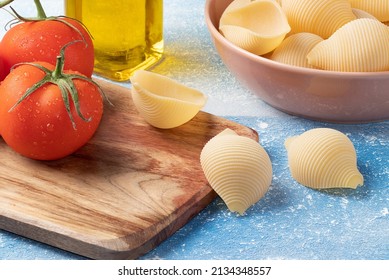 Making Delicious Pasta Of Conchiglione