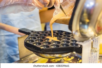 Making Hong Kong Style Egg Waffle.