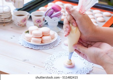 Making Macarons