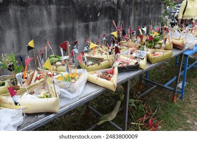 Making merit for the dead It is an activity to dedicate merit to relatives who have passed away, such as father, mother, brothers, sisters, and other relatives. with a monk performing the ceremony etc