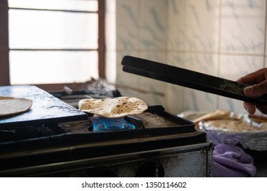 Making Naan Of Curry