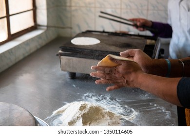 Making Naan Of Curry