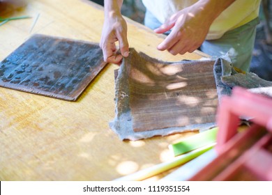 Making Paper From Papyrus Plant