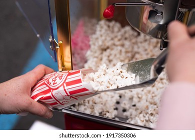 Making Popcorn with a Popcorn Cart
