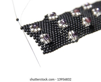 Making A Raised Floral Pattern In Peyote Stitch, Using Different Sizes Of Beads