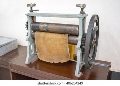 Making rubber sheets process