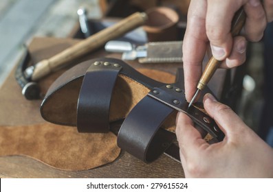 Making Shoes Manual. Leather Sandals