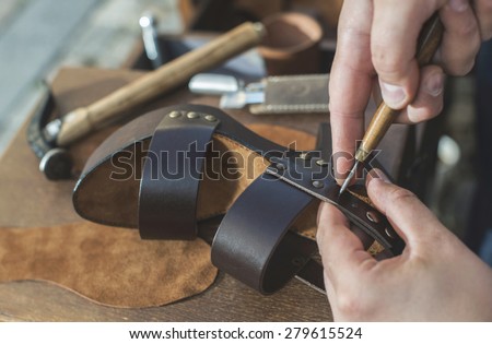 Making shoes manual. Leather sandals