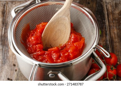 Making Tomato Sauce