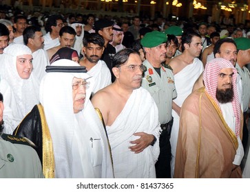 MAKKAH MUKARRAMAH, SAUDIA ARABIA - JUL 21: President, Asif Ali Zardari  Performs Umrah During His Visits On July 21, 2011in Makkah Mukarramah.