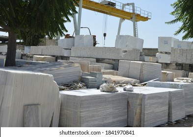 Makrana, Nagaur Rajasthan / India - 05, 2012: In Makrana, District Nagaur, A Workshop Of Makrana Marble Is Cut And Assembled To Give The Right Shape To The Marvel Stone