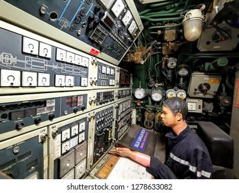 Submarin Control Images Stock Photos Vectors Shutterstock