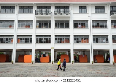 Malacca, Malaysia, JANUARY 3, 2022 : Flood Victims Been Evecuated At A Temporary Evacuation Centre In Batu Beremdam, Melaka.