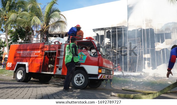 Malang City, March 2020 - Rapid response of
firefighters when evacuating
fires