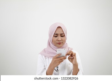 Malay Woman With Tudung Using Smart Phone Her Expression With Worry