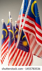 470 Malaysia flag vertical Images, Stock Photos & Vectors | Shutterstock