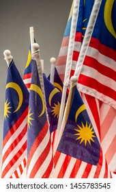 470 Malaysia flag vertical Images, Stock Photos & Vectors | Shutterstock