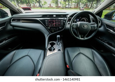 Bilder Stockfoton Och Vektorer Med Toyota Camry Shutterstock