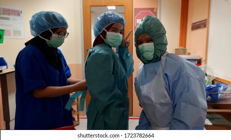 MALAYSIA, Kuala Lumpur. May 4th, 2020. A Nurse Preparing And Wearing The PPE Before Attending Coronavirus (COVID-19) Patient In Hospital.