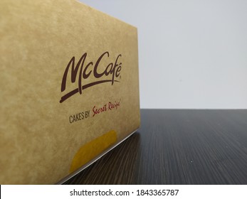 Malaysia, Sabah, 29.Oct.2020 : Box Cake By Secret Recipe Review Brand Of McCafe Mcdonald's Insolated On A White And Black Background.