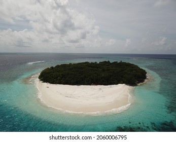 Maldivies. 
Uninhabited islands. View from above. No filters