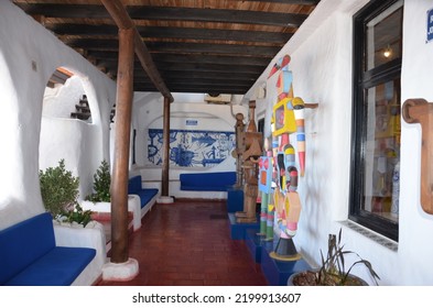 Piriápolis, Maldonado, Uruguai
Casa Pueblo
Jun, 15, 2016
Museum Interior View With Blue Mermaid Image And Other Colorful Paintings On Walls