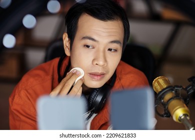 Male Beauty Blogger Using Face Powder