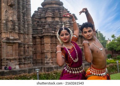 Male And Female Odissi Dance Duet Posing  At Chitrakarini Temple 