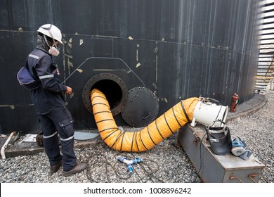 Male Into The Black Fuel Tank Oil Area Confined Space Safety Blower Fresh Air