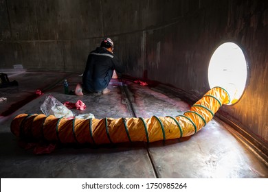 Male Into Work Inspection Chemical Color Red Paint Liquid Penetrant Test And Inspection For Stainless Weld Cleaning Red At The With The Area Confined Space Blower Air