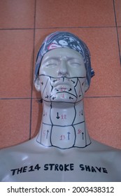 A Male Mannequin That Draws Guide Line Shaving On The Face For Barbers' Shaving Procedures. Closeup Man Puppet Lay On The  Haircut Chair.