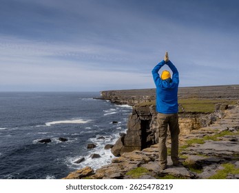 Turista masculino con sombrero