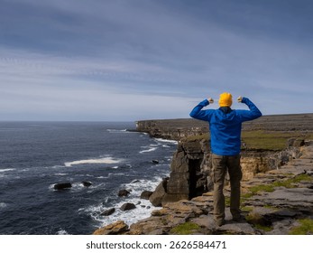 Turista masculino con sombrero