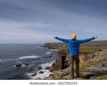 Turista masculino con sombrero