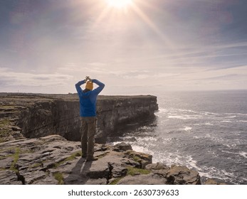 Turista masculino con sombrero