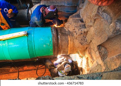 Confined Space Images, Stock Photos & Vectors | Shutterstock