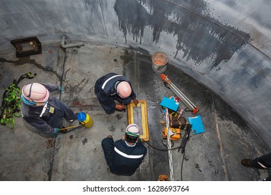 Male Worker Inspection Vacuum Test Bottom Stock Photo 1628693764 ...