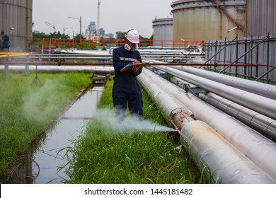 Male Worker Inspection Visual Pipeline Oil And Gas Corrosion Rust Through Socket Tube Steam Gas Leak Pipeline At Insulation.