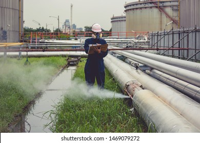 Male Worker Inspection Visual Pipeline Oil And Gas Corrosion Rust Through Socket Tube Steam Gas Leak Pipeline