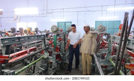 Malegaon, India 17th November 2021:  One of the biggest manufacturing Handloom hubs in India. Indian textile industry. Handloom factories. Tough Business challenges in Textile Industry. Labor shortage