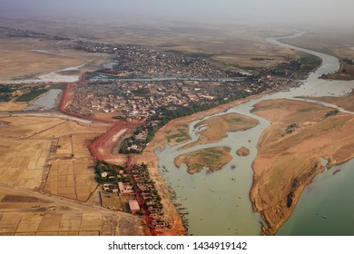 Mali, Mopti – April 03, 2017: Niger River And Mopti Town Aerial View. 