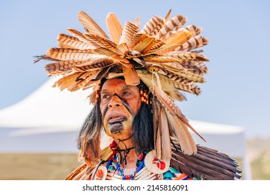 Malibu, California, USA - April 9, 2022. Powwow.  Portrait Of Native American Man In Full Regalia. Chumash Day Powwow And Intertribal Gathering.